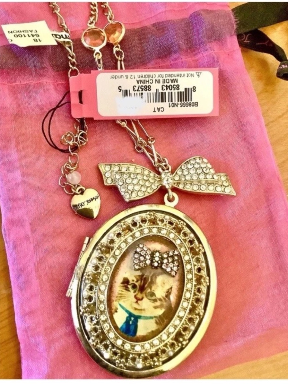 Rare vintage Betsey Johnson Gold Bow Locket Necklace with Pink Accents - Picture 4 of 7